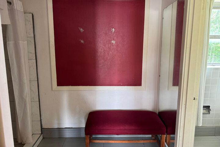 Room 11 of 40