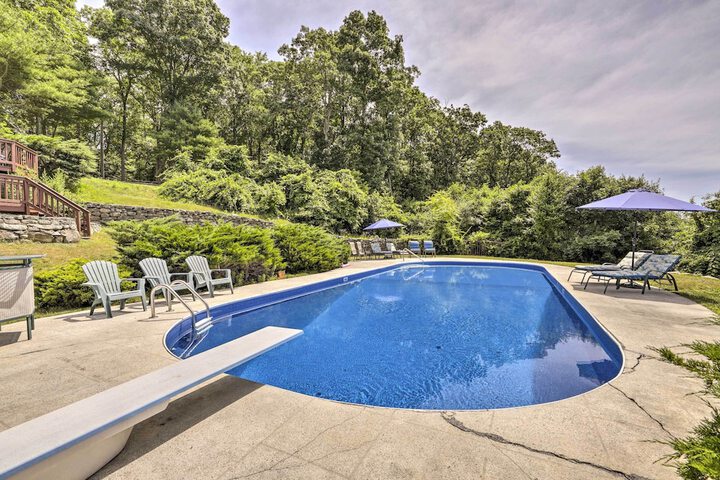 Private Guest House w / Deck + Spectacular Views!