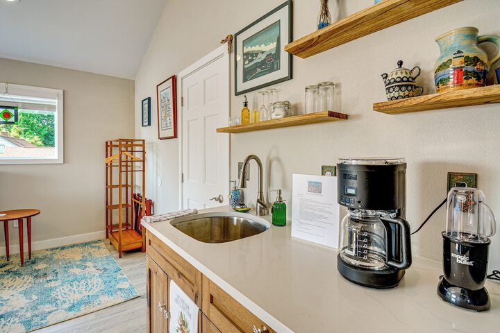 Bremerton Studio w / Bay View: Beach Access!