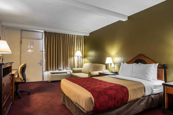 Room 5 of 33