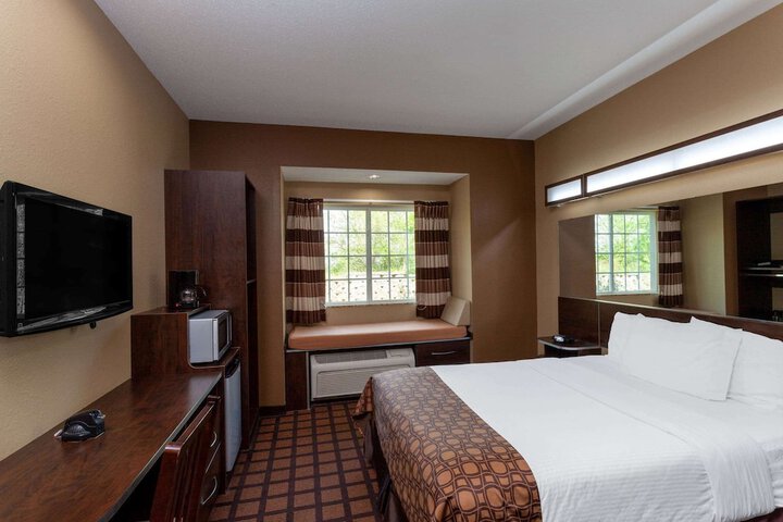 Room 10 of 17