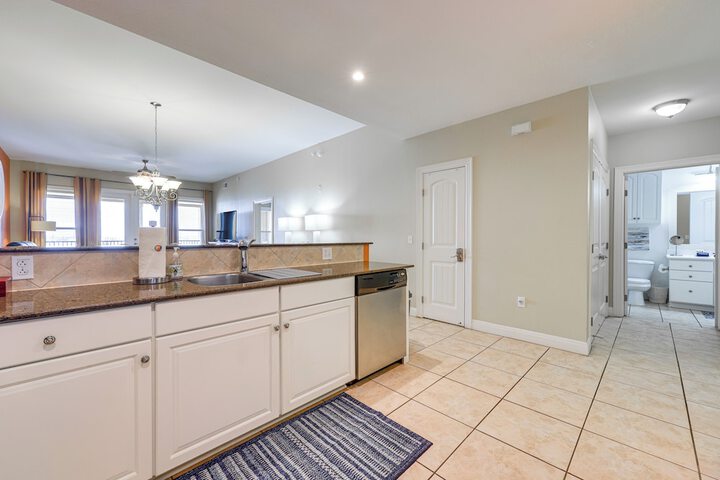 Lake LBJ Condo w / Private Balcony Lake Views