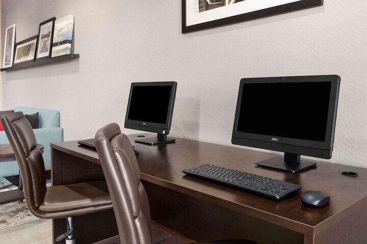 Business Center 44 of 44