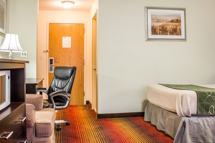 Room 9 of 33
