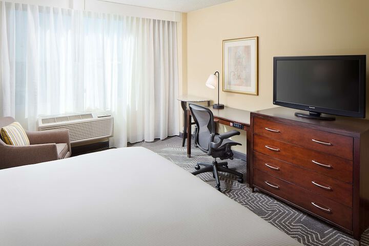Room 28 of 39