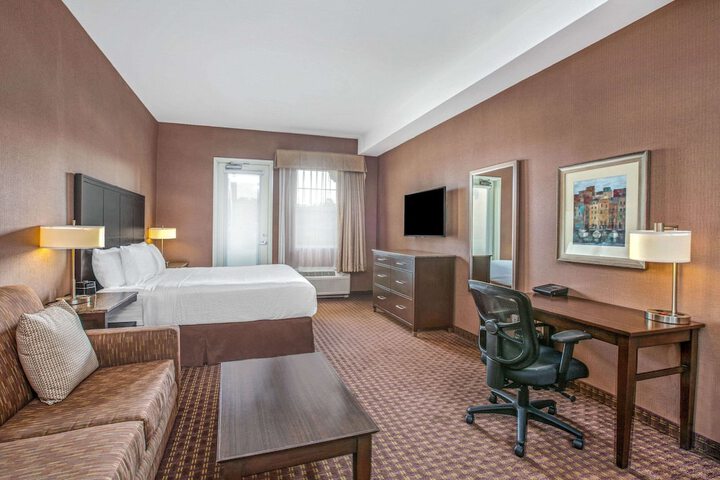 Room 36 of 65