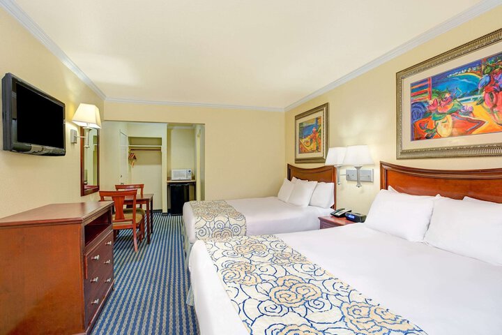 Super 8 by Wyndham Santa Cruz Beach
