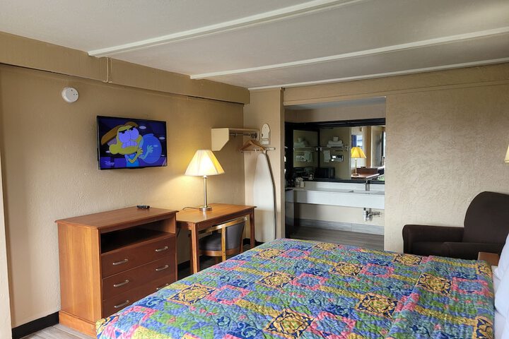 Room 27 of 37