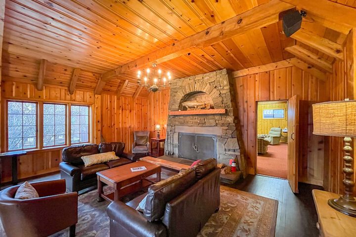 Lake Creek Lodge