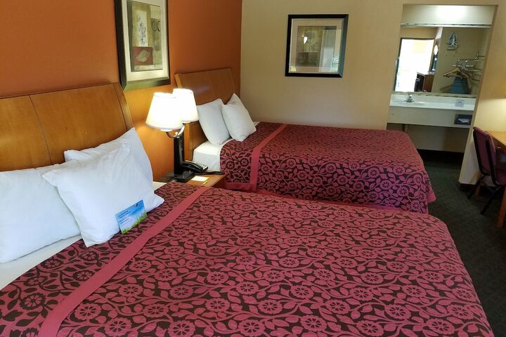 Room 9 of 18