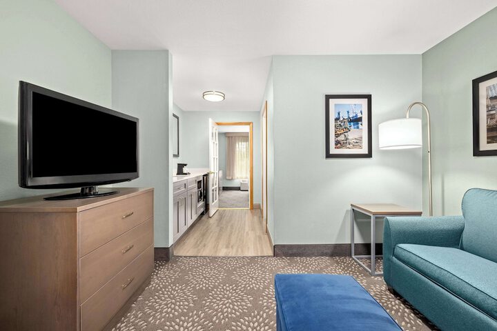 La Quinta Inn & Suites by Wyndham Newport
