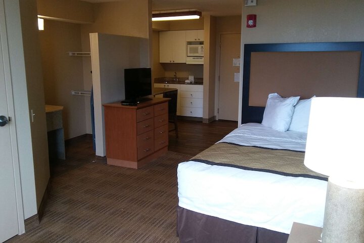 Room 12 of 24