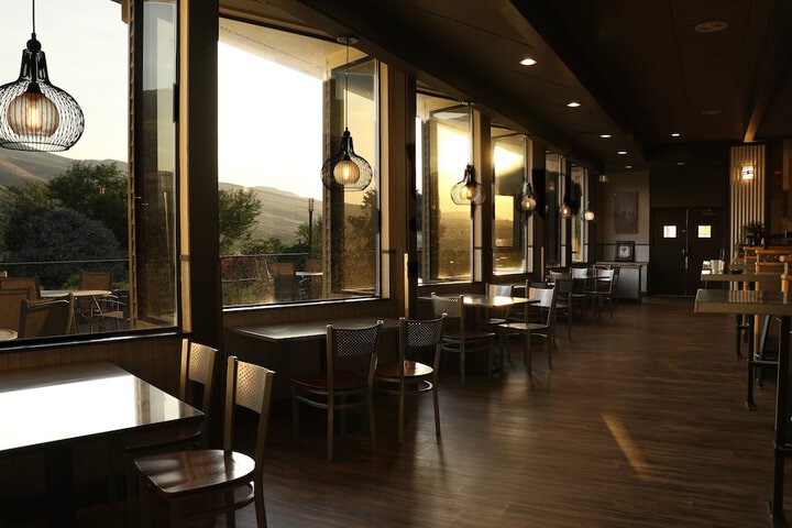 Dining 68 of 82