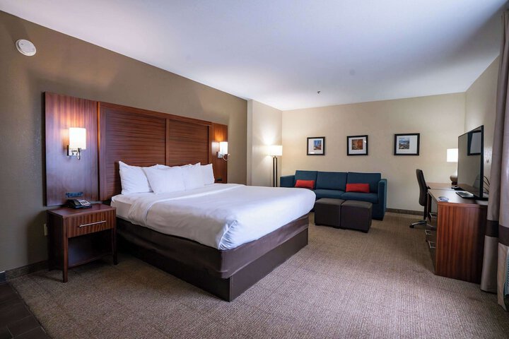 Comfort Suites Flowood - Jackson Airport (must meet transportation requirement)