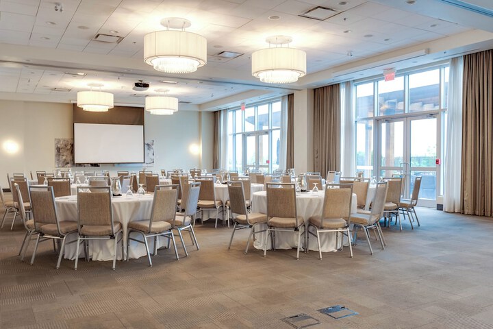 Four Points by Sheraton Kelowna Airport