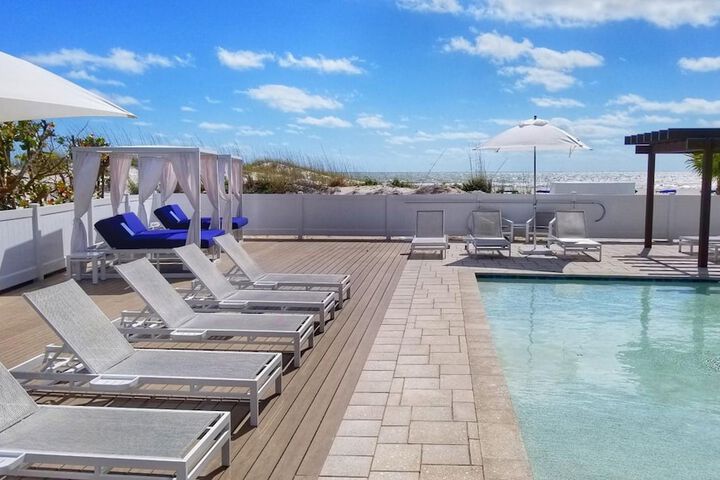 Barefoot Beach Club