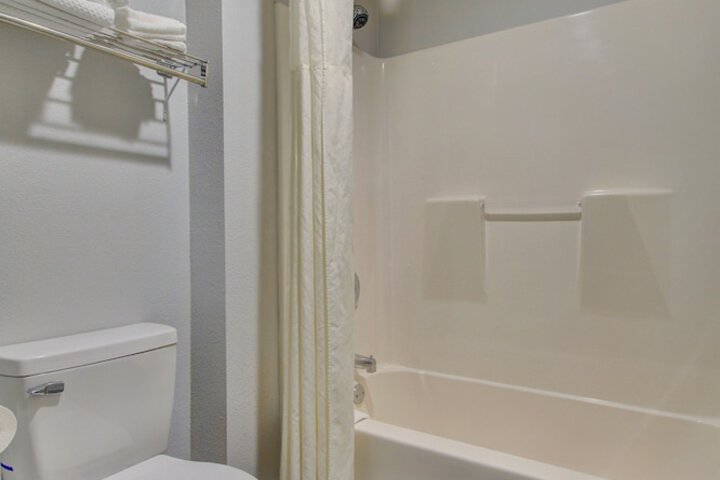 Quality Inn & Suites CVG Airport