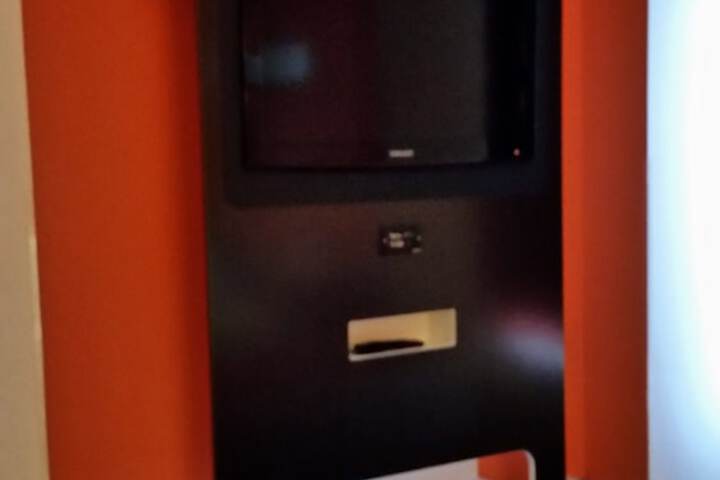 Room 22 of 32