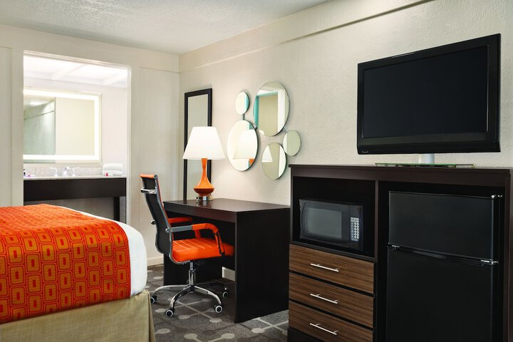 Room 13 of 18