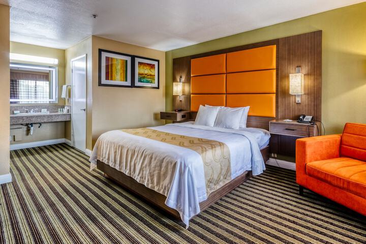 Room 13 of 38