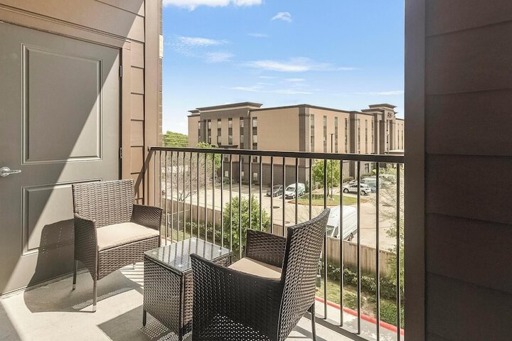 Landing Apartments Near Texas Childrens Hospital West Campus