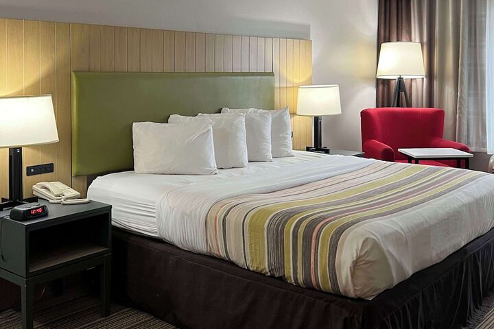 Room 32 of 51