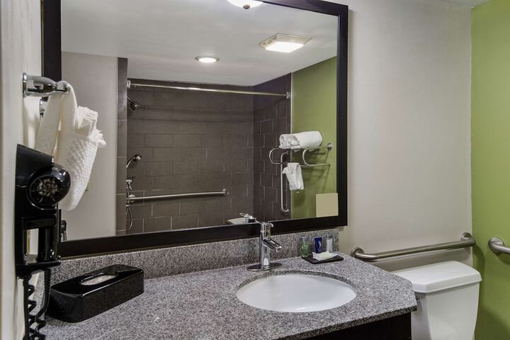 Room 15 of 32