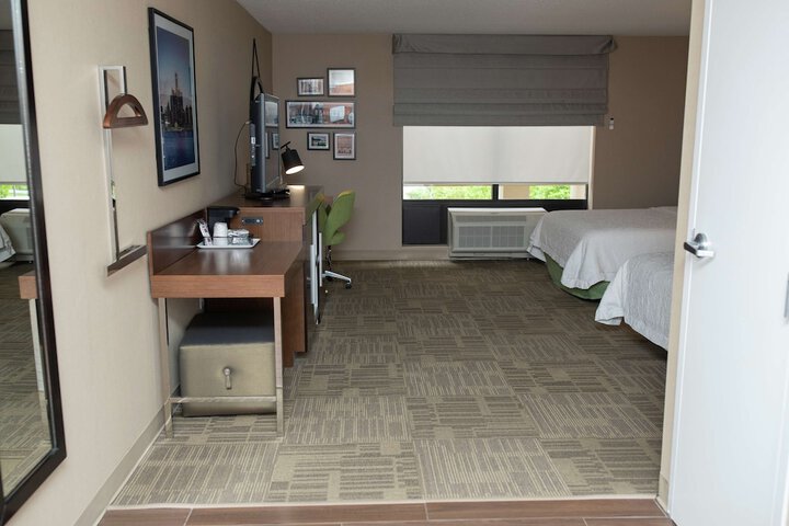 Hampton Inn Commerce Novi