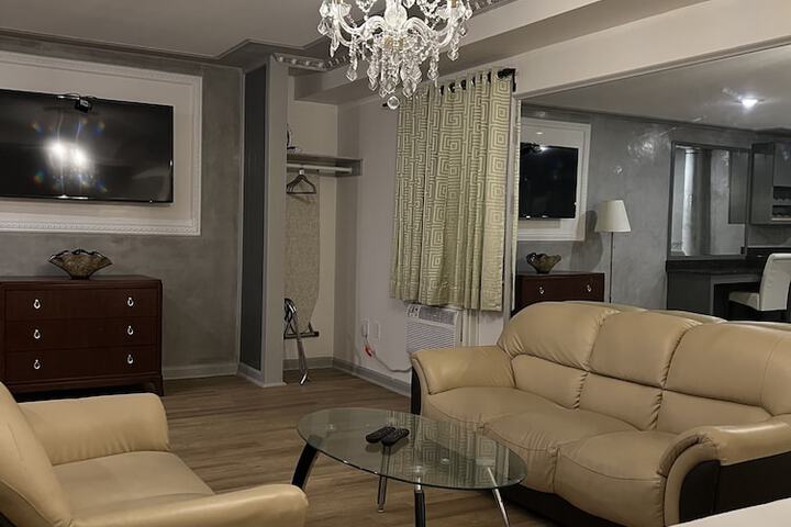 Room 33 of 62