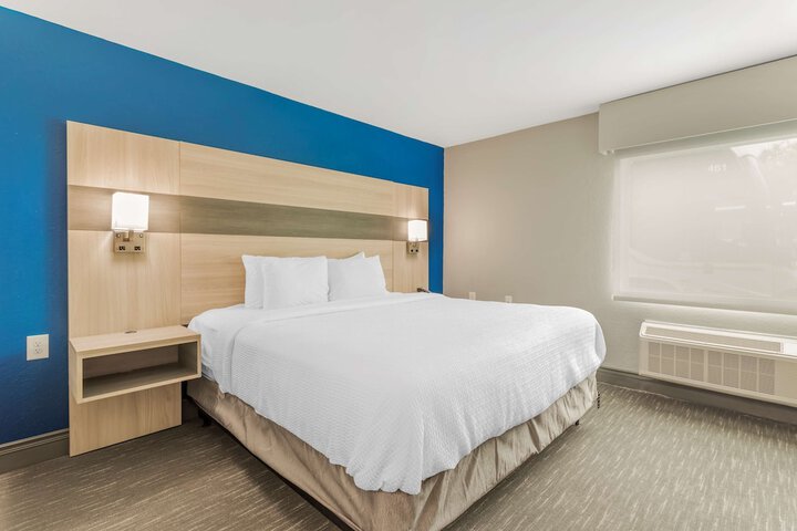 Best Western Plus Cleveland Inn & Suites