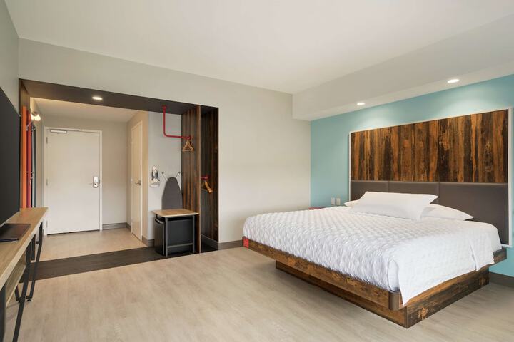 Tru by Hilton York