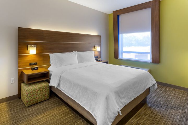 Room 14 of 34
