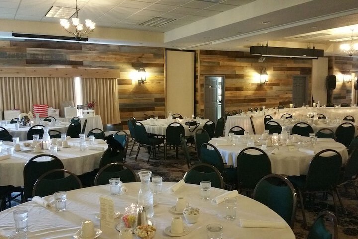 Ballroom/Hall 25 of 26