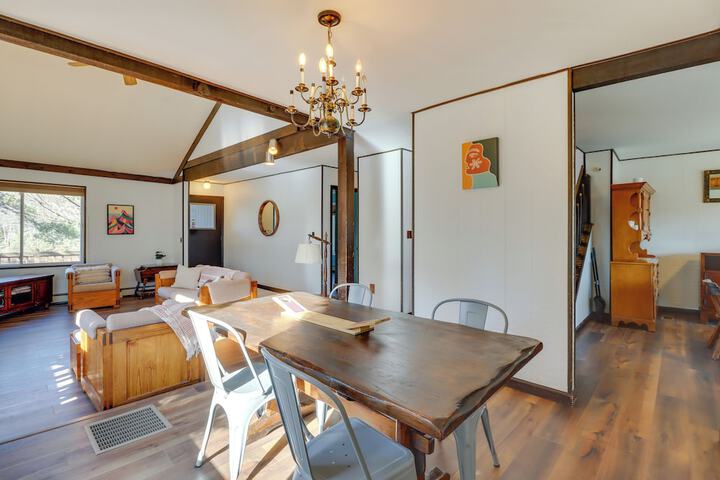 Near Skiing: Lakefront Gem w / Kayaks in Long Pond