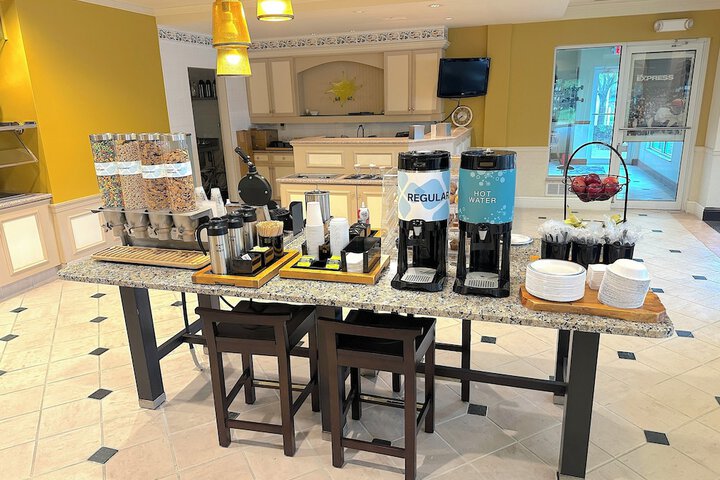 Arnot Grand Hotel & Suites