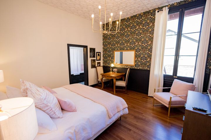 Speakeasy Suites