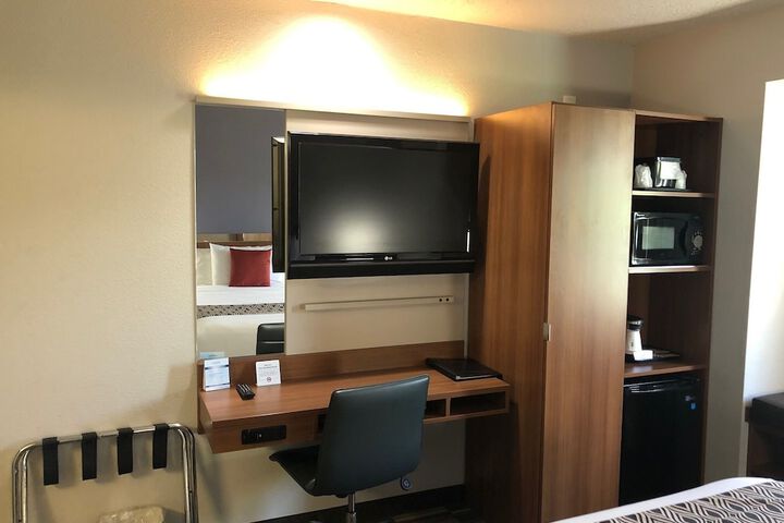 Room 9 of 25