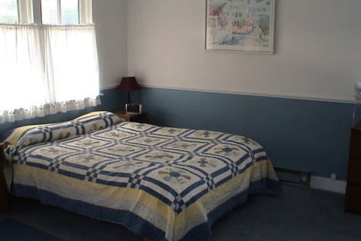 Room 6 of 13
