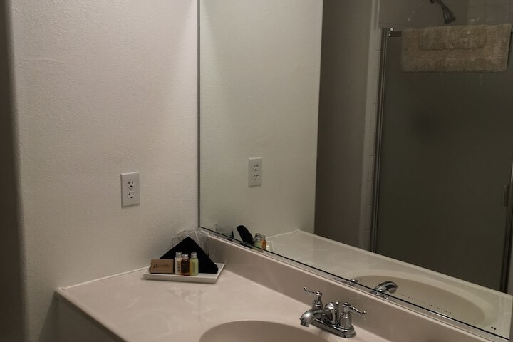 Room 112 of 173
