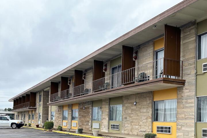 Hotel 2 of 33