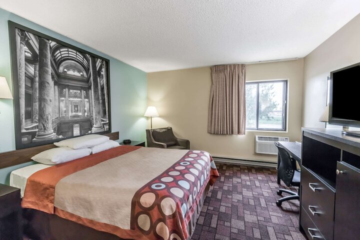 Room 11 of 16
