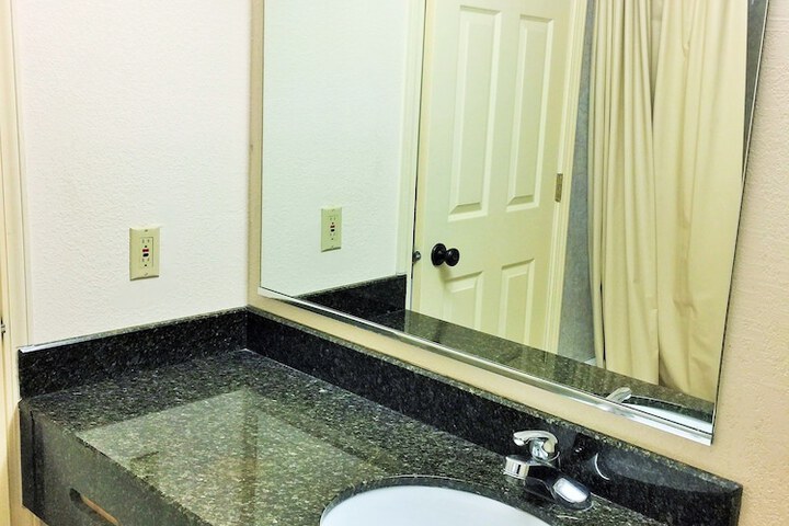Room 30 of 34