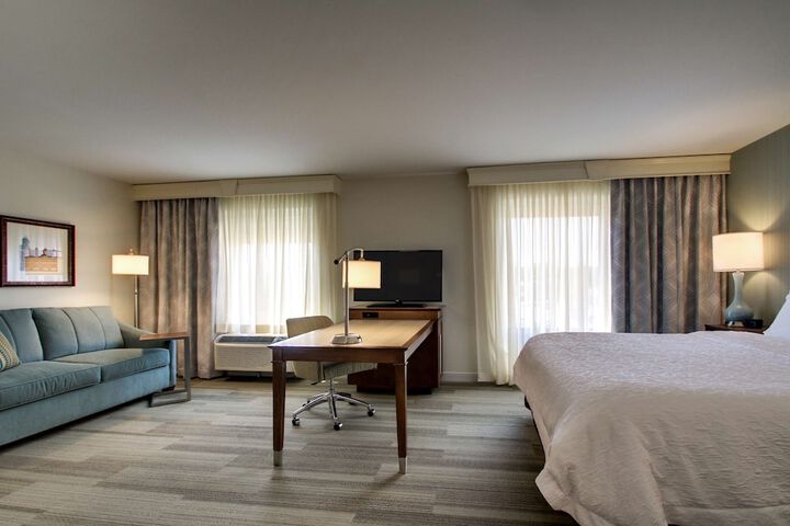 Hampton Inn & Suites Milwaukee West