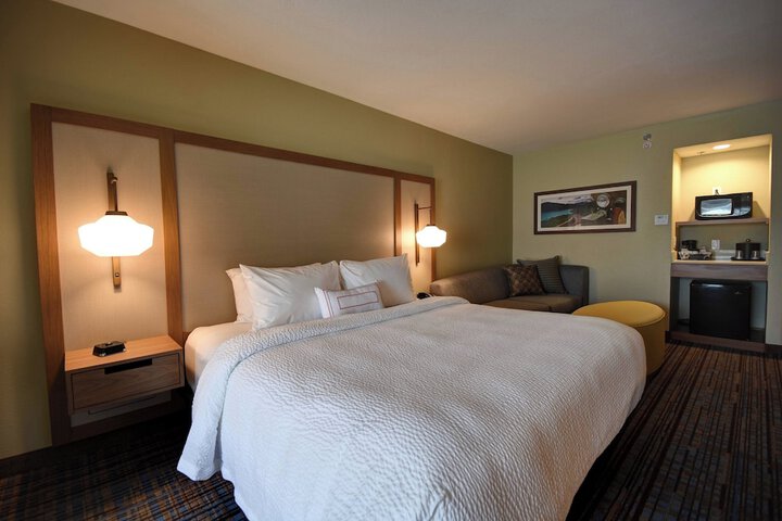 Room 11 of 24