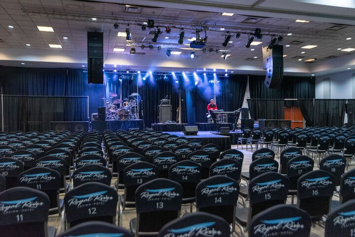 Ballroom/Hall 32 of 44