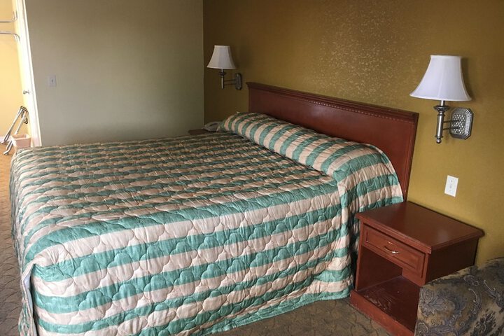 Bellflower Travel Inn