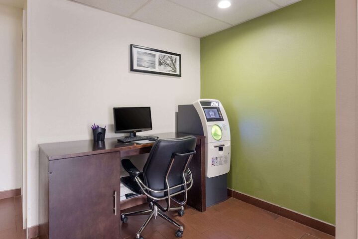 Business Center 28 of 28