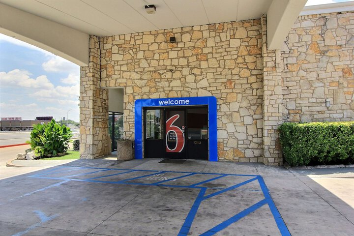 Hotel 4 of 40