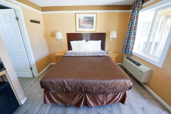 Room 18 of 23