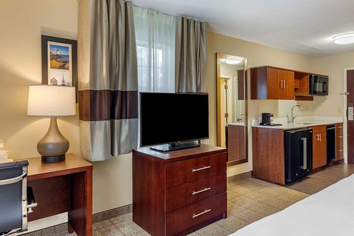 Room 27 of 37